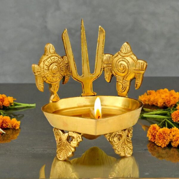 SHANKH CHAKRA NAMAH DIYA