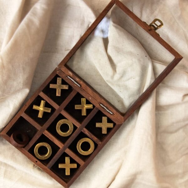 Exquisite Rosewood Tic Tac Toe set