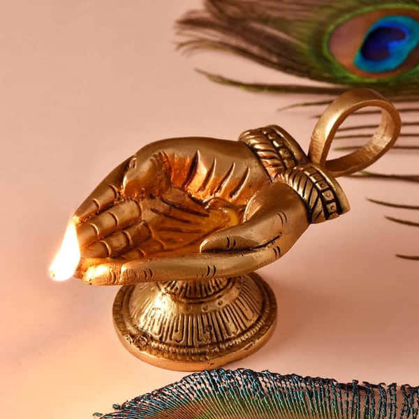 UNIQUE BRASS DIYA WITH HANDLE