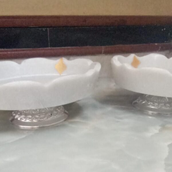 MARBLE URLI Center piece on single big stand SILVER