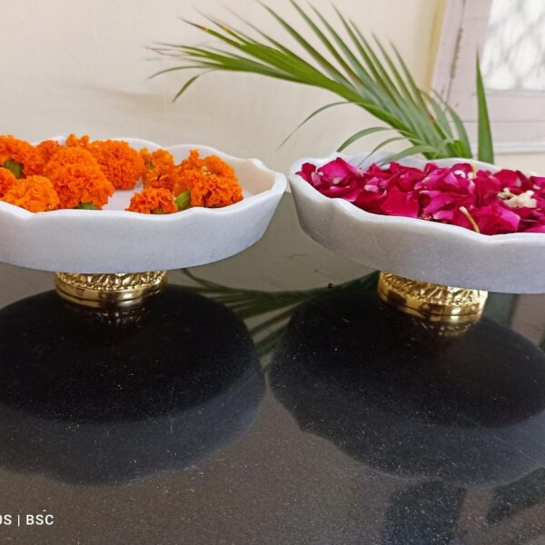 MARBLE URLI Center piece on single big stand BLACK/GOLD