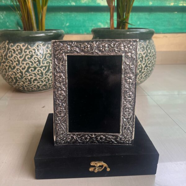 Floral Beautiful Antique Photo frame with intricate carving*