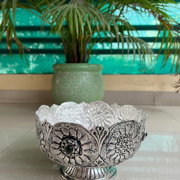 Stand bowl with stone art*